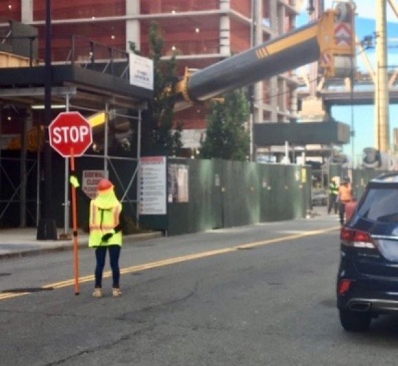 Hey, RIOC! Who's minding the store, a.m. traffic jam edition? A crane extends out over Main Street from the construction site of Southtown Building 8. No RIOC personnel, including PSD officers, appear to be at the scene.